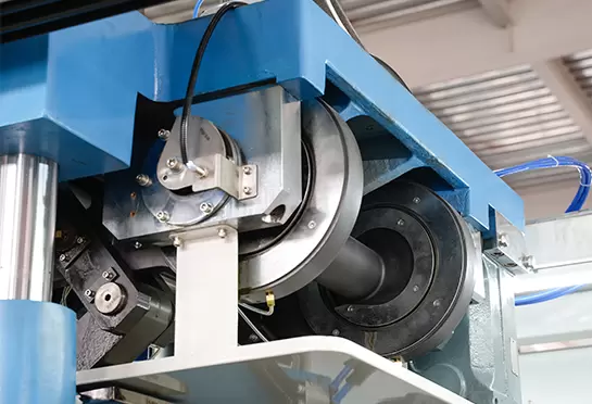 ทุกสถานีขับเคลื่อนด้วยโครงสร้างข้อต่อข้อเหวี่ยงแบบนอกรีต