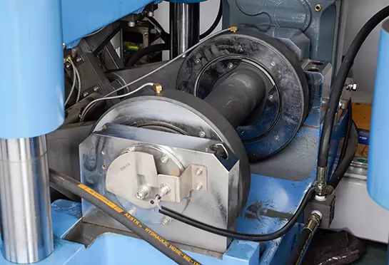 ทุกสถานีขับเคลื่อนด้วยโครงสร้างข้อต่อข้อเหวี่ยงแบบนอกรีต