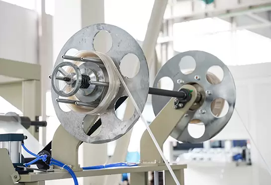 การม้วนขอบวัสดุ : การม้วนวัสดุขอบที่ตัดเป็นมัดๆ