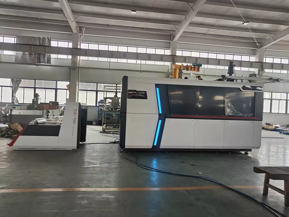 เครื่องขึ้นรูปถ้วยพลาสติกแบบอัตโนมัติเต็มรูปแบบ เครื่องขึ้นรูปถ้วยพลาสติกแบบอัตโนมัติเต็มรูปแบบ