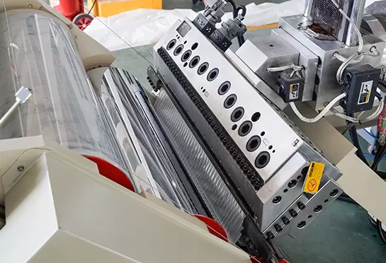 สายการผลิตเครื่องอัดรีดแผ่น PET PS สายการผลิตเครื่องอัดรีดแผ่น PET PS